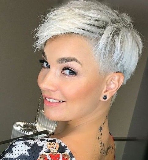 10 Super-Trend kurze Frisuren für graues Haar