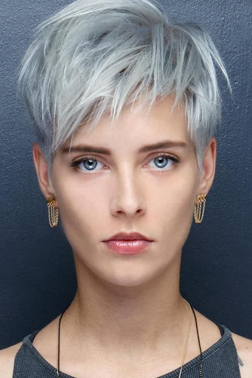 10 Super-Trend kurze Frisuren für graues Haar