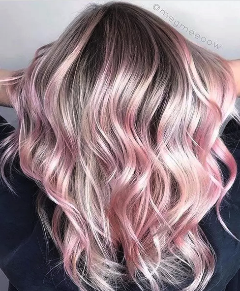 Grau und lila! Diese Kombination ist wirklich toll bei kurzen Haaren!