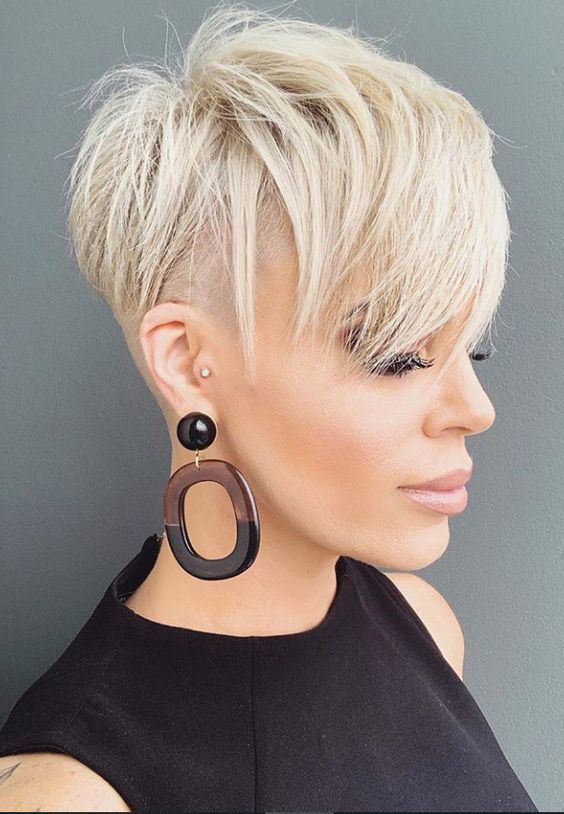 Bowl Kurzharschnitte 2022 - Die Varianten der Page Boy-Frisuren