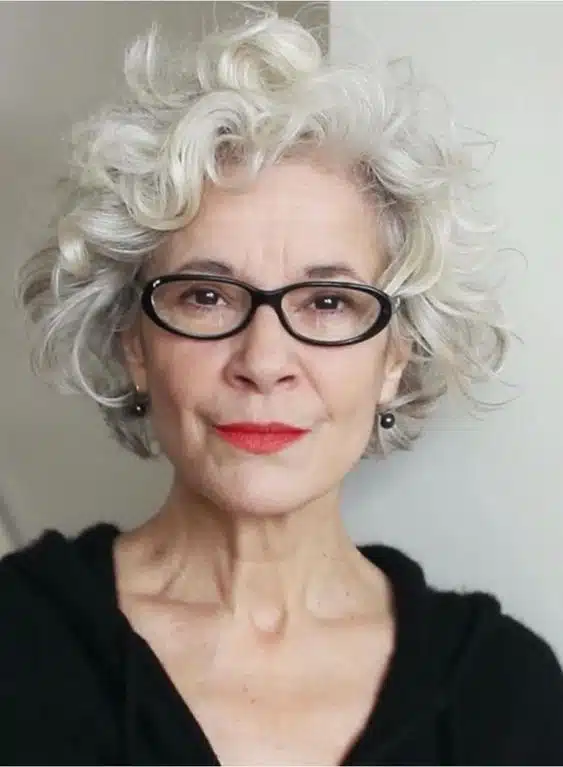Kurze gestufte Bob Frisuren: Stilvoll und praktisch