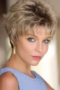 Die besten Frisuren für feines Haar ab 50: Volumenwunder für einen jugendlichen Look!