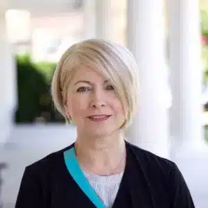 Die besten Frisuren für feines Haar ab 50: Volumenwunder für einen jugendlichen Look!