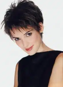Die besten Frisuren für feines Haar ab 50: Volumenwunder für einen jugendlichen Look!