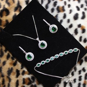 Zümrüt Taşlı 925 Ayar Gümüş Set